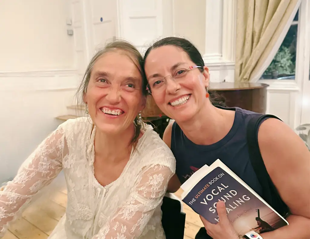 Lucia Cortesao with Githa Ben-David at The Note from Heaven workshop